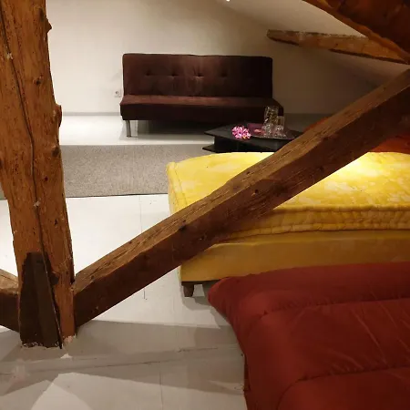 아파트 Spacieux Duplex 