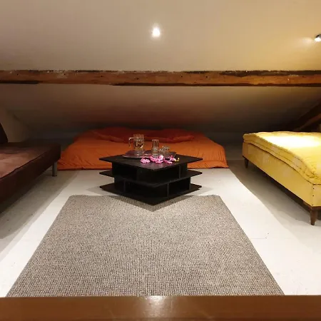 아파트 Spacieux Duplex 